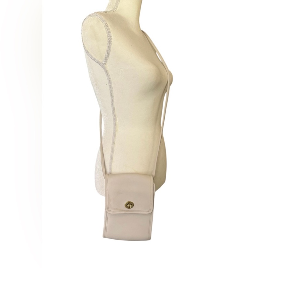 Elegant Cream Leather Bag